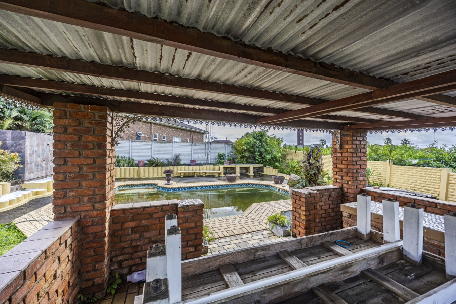 4 Bedroom Property for Sale in Sunnyridge Eastern Cape